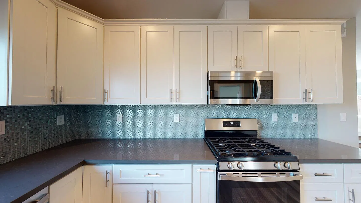 Central Bay convenience comfortable living in Hayward — Photo 2