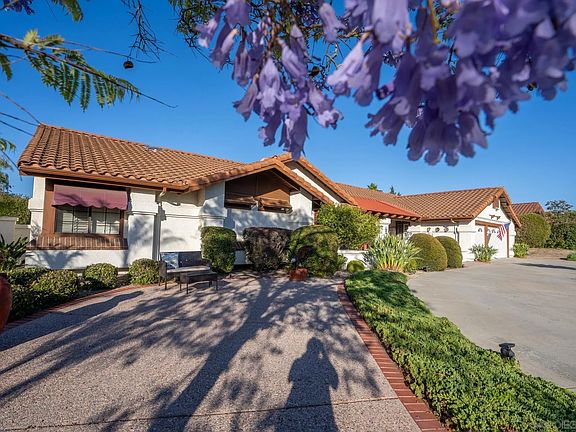 3rd image of 2233 Cortina Cir