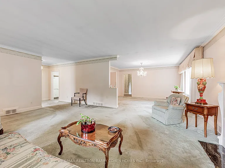 200 Cortleigh Blvd — Photo 5