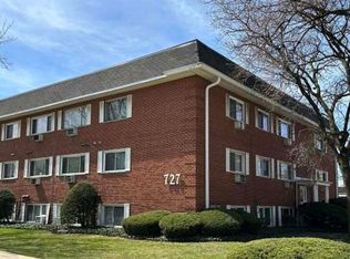 727 S Maple Ave #100, Oak Park, IL 60304