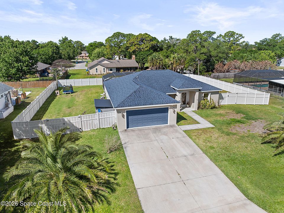 1st image of 210 Pelican Dr NE