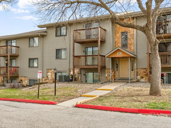 9507 University Ave APT 17, Clive, IA 50325