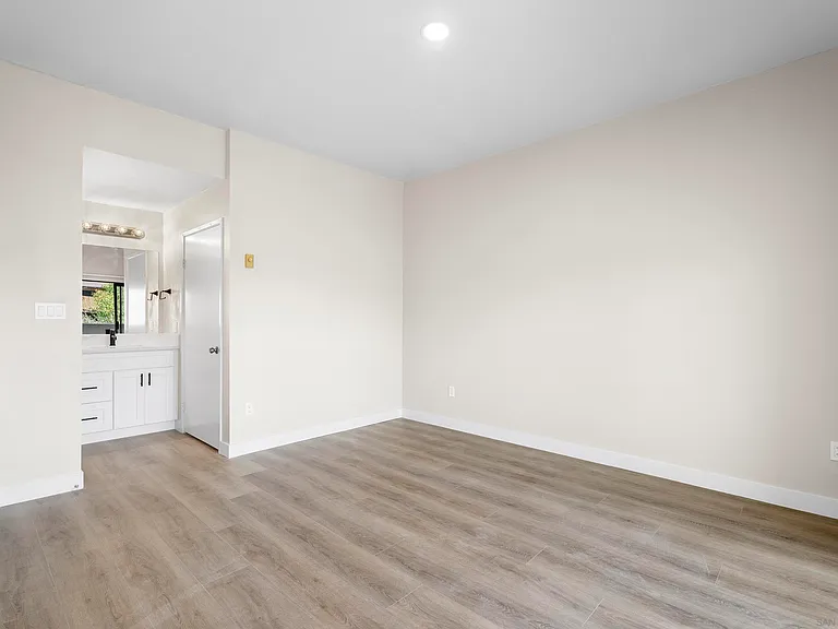 3878 La Jolla Village Dr — Photo 15