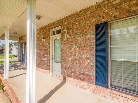 4th image of 464 Mahogany St