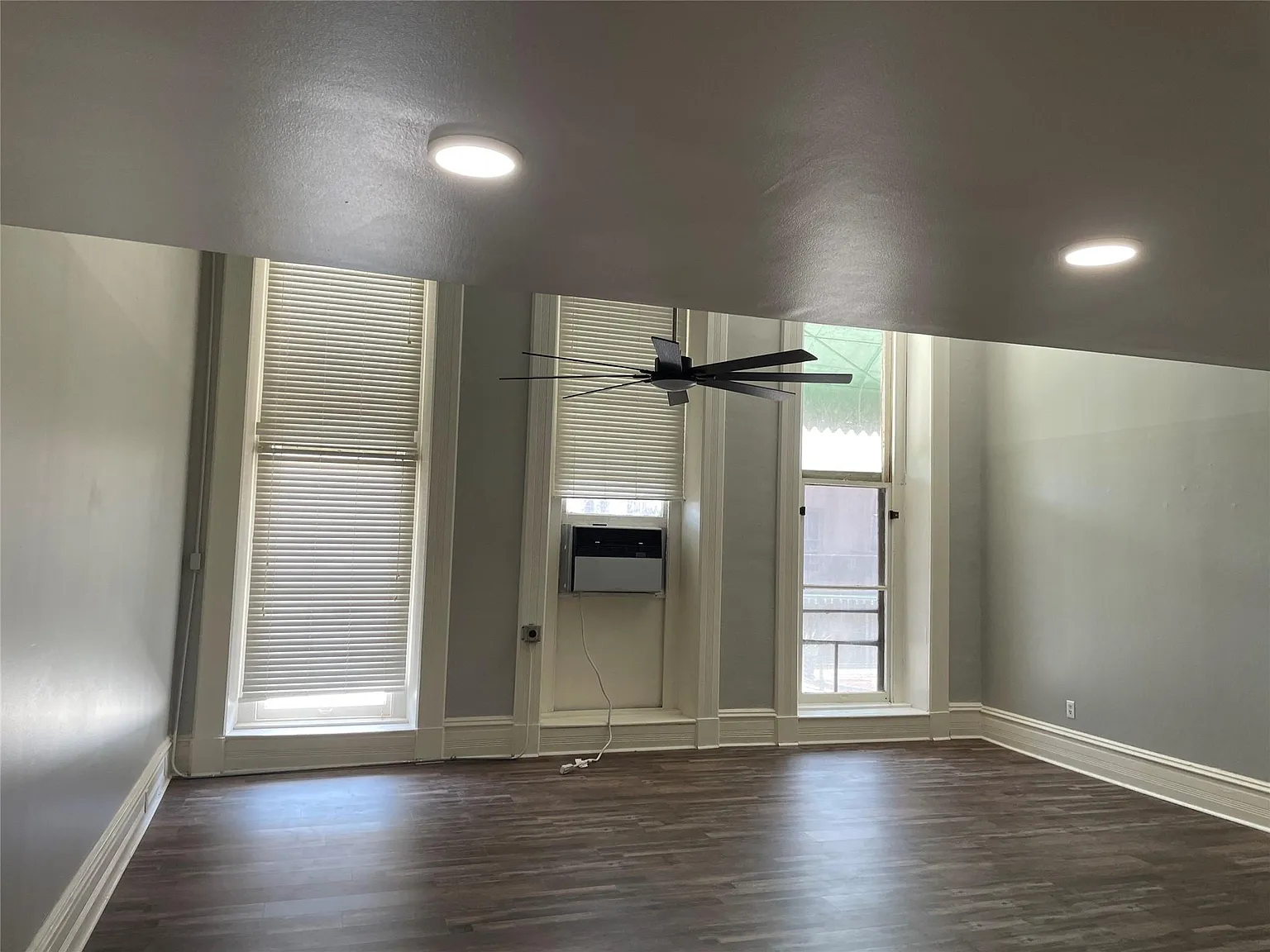 1 bed, 1.0 bath, 9288 sqft, $1,600 — Photo 4