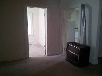 2nd image of 1402 S Seneca St APT B