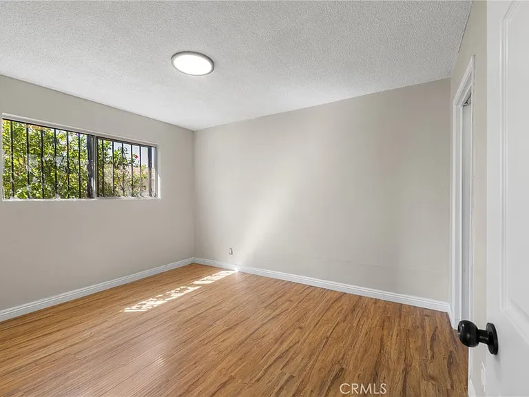 207 E Flora St — Photo 28