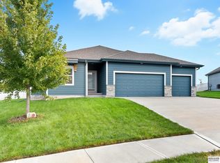 10421 S 111th Ave, Papillion, NE 68046