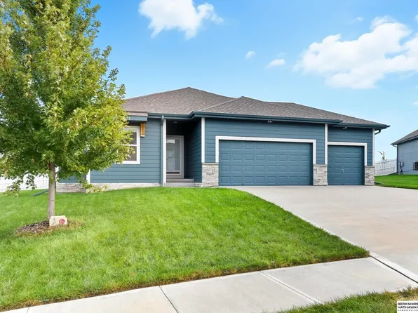 10421 S 111th Ave, Papillion, NE 68046
