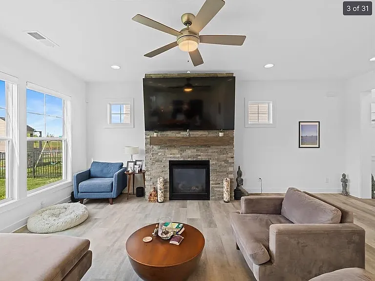 2460 Krauss Ct — Photo 17