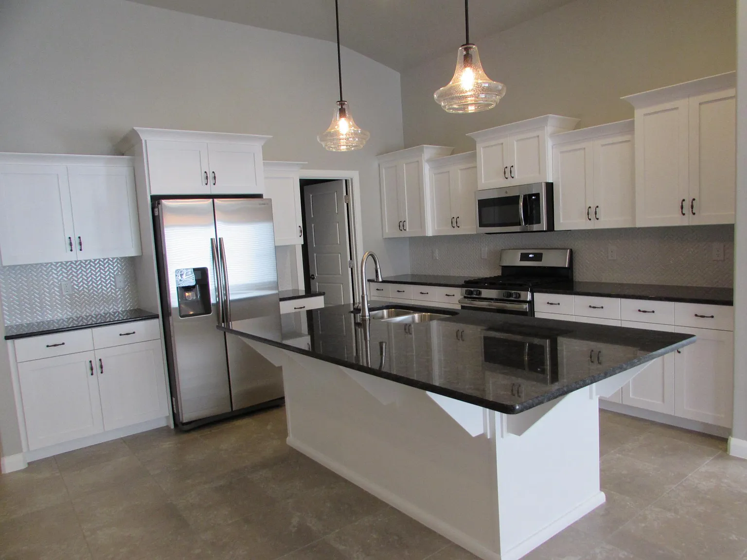 3 bed, 1669 sqft, $2,300 — Photo 4