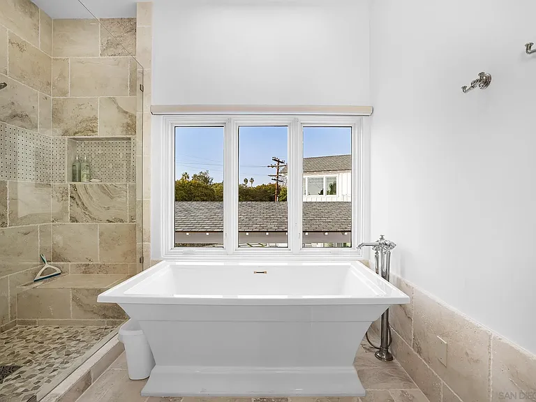 1070 Coronado Ave — Photo 47
