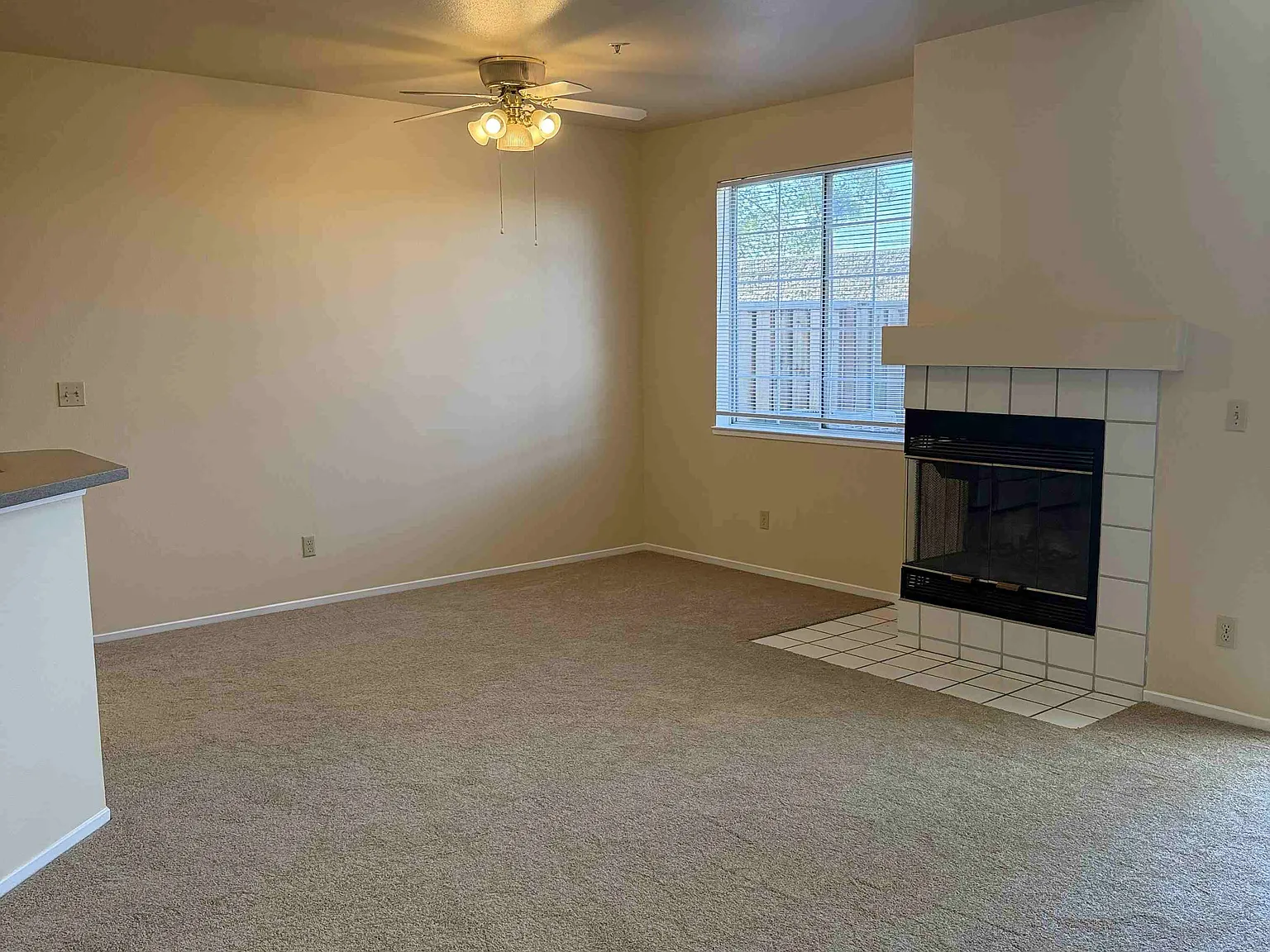 3 bed, 2.5 bath, 1349 sqft, $2,800 — Photo 3
