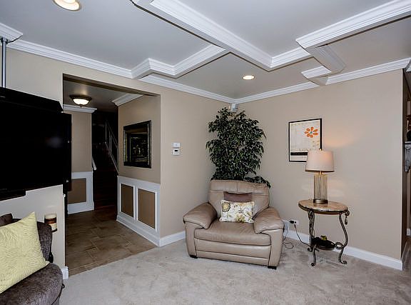 5th image of 243 Longridge Dr