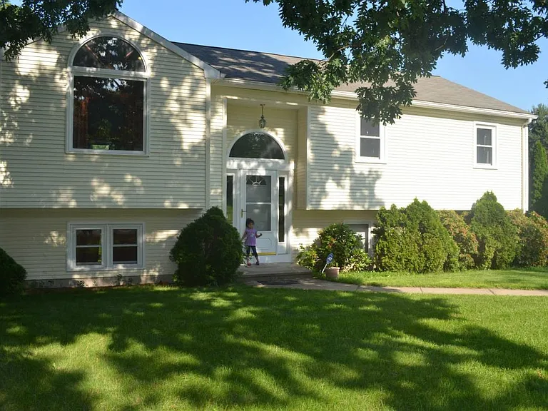 777 Evergreen Ave — Photo 2