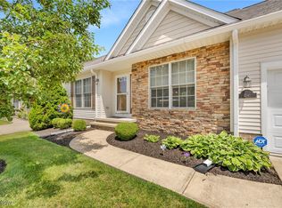 1241 Pebble Ct, Willoughby, OH 44094