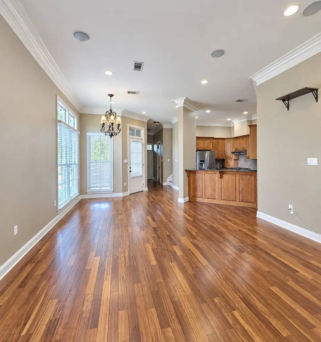 3 bed, 2.5 bath, 2018 sqft, $2,500 — Photo 4
