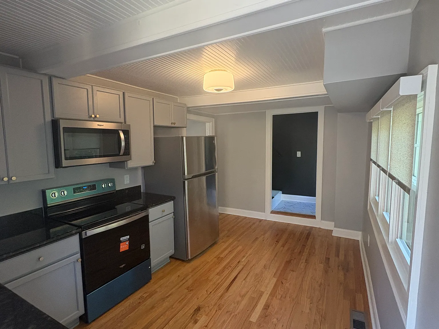 1 bed, 1.5 bath, 650 sqft, $3,200 — Photo 4