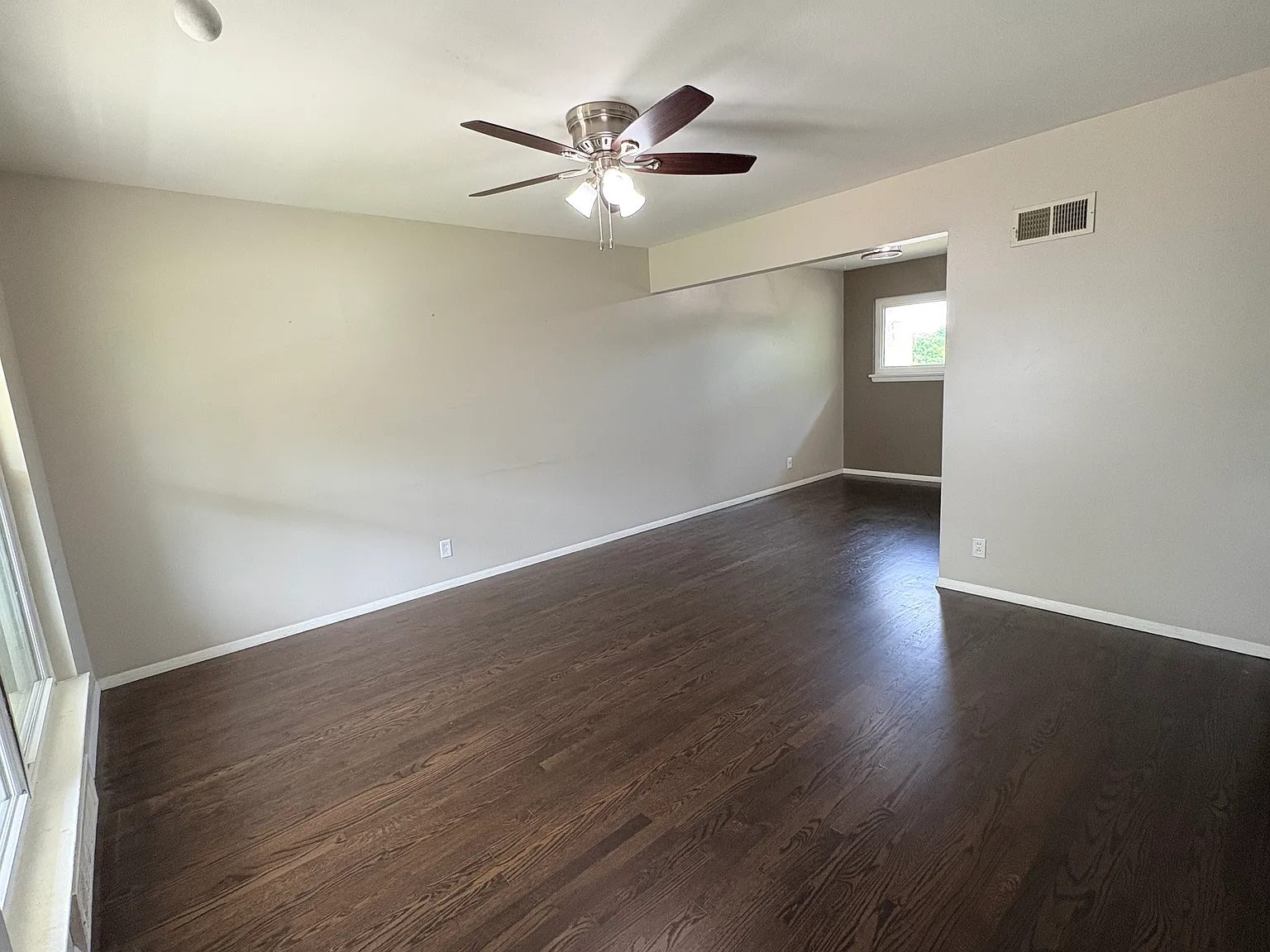 3 bed, 1.5 bath, 1612 sqft, $2,100 — Photo 2