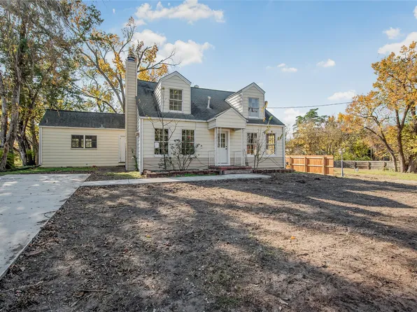 1207 E 27th St, Bryan, TX 77803