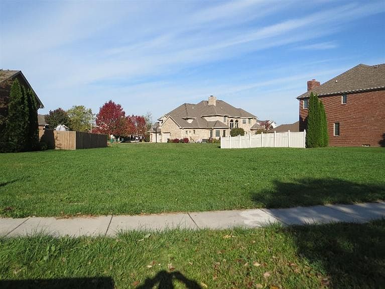 2nd image of 10016 Sequoia Ln