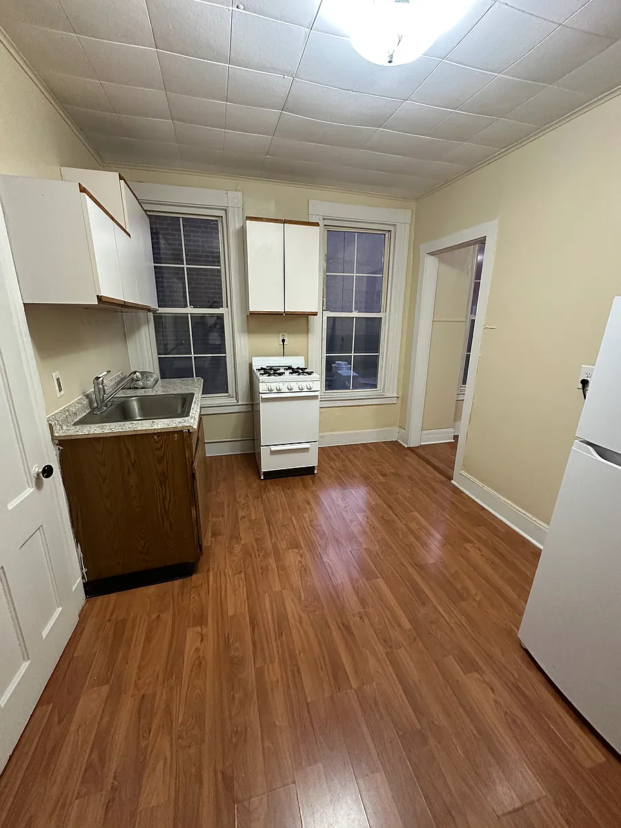 Photo 2 of 8 - 340 Orange St #7A - New Haven, CT Building Photo - 340 Orange St #7A