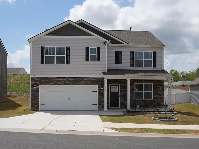 670 Hollyrose Cir — Photo 1