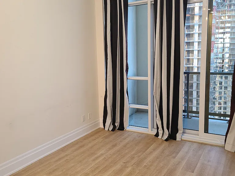 9085 Jane St #Penthouse 3 — Photo 12