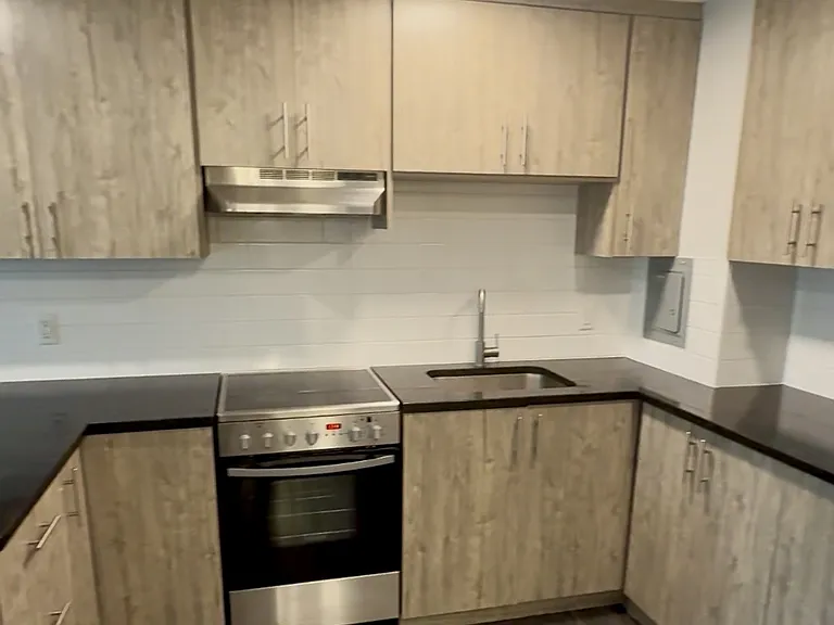 200 Pretoria Ave — Photo 16