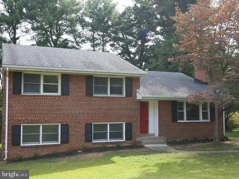 1103 Roberta Ct — Photo 1