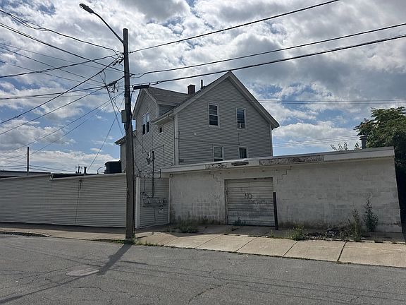 3rd image of 1768 Pleasant St