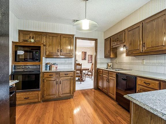 3rd image of 1710 Blain Dr