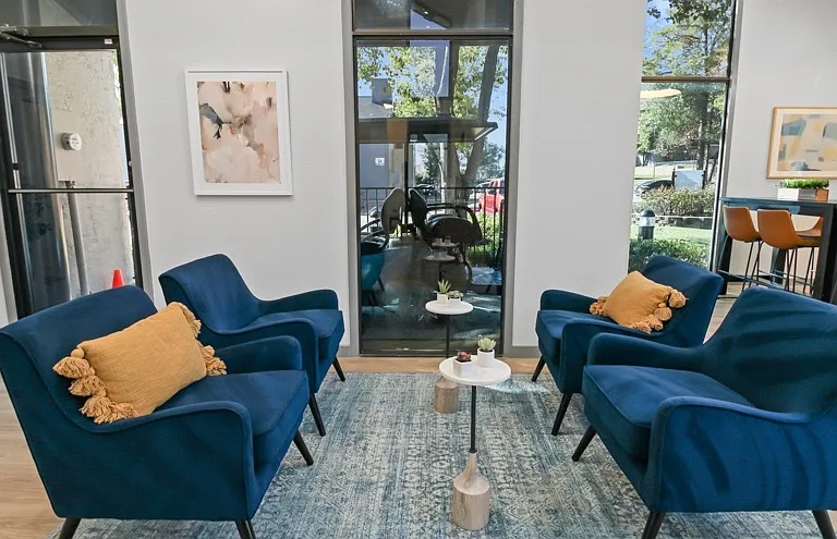 Hollytree Apartments — Photo 29