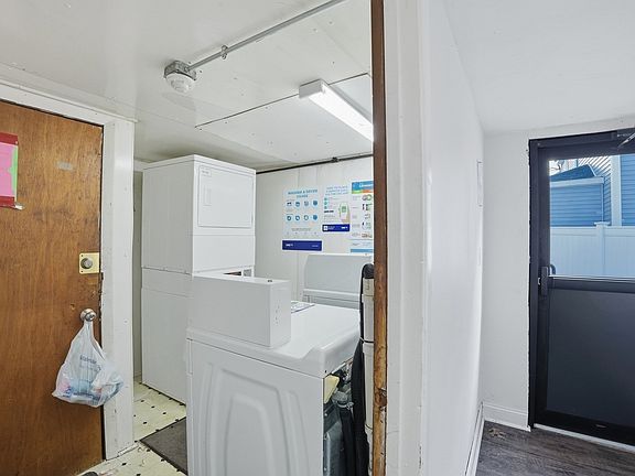 4th image of 99 Irving St