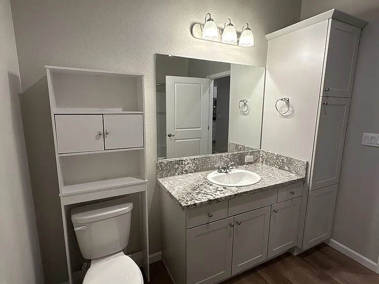 514 S Summit St #101-103 — Photo 11