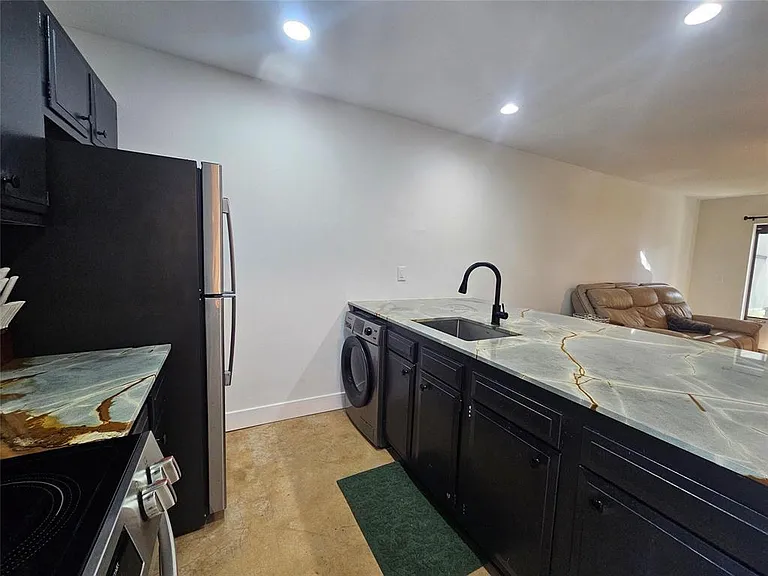 825 NW 13th St #110 — Photo 8