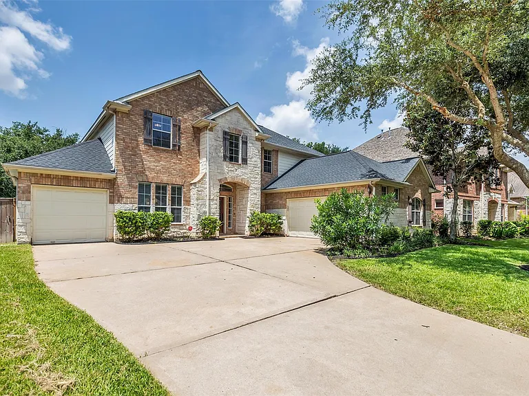 5307 Riverstone Crossing Dr — Photo 1