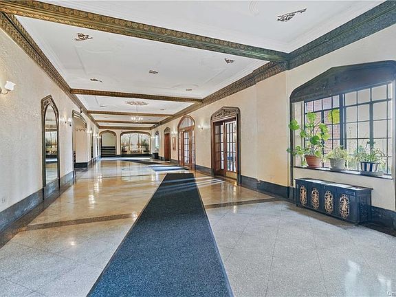 4th image of 60 Broad St W APT 4K