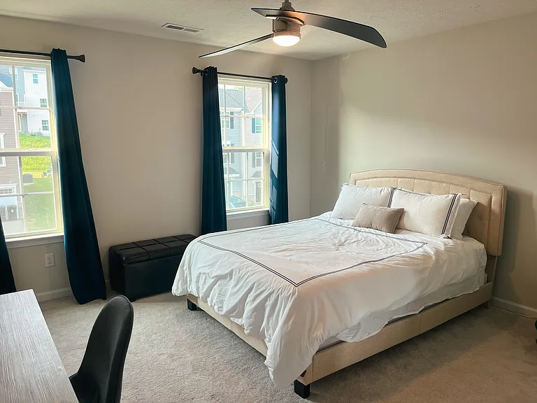240 Stonehurst Dr — Photo 2