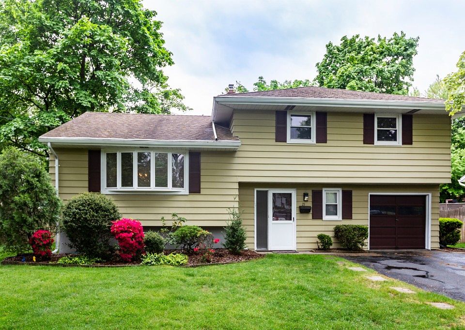1st image of 21 Lake Dr
