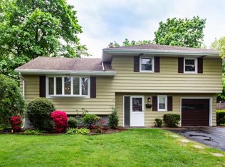 21 Lake Dr, Westwood, NJ 07675