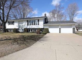 3412 Honeysuckle Ln, Wausau, WI 54401
