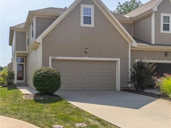 22527 W 72nd Ter, Shawnee, KS 66227