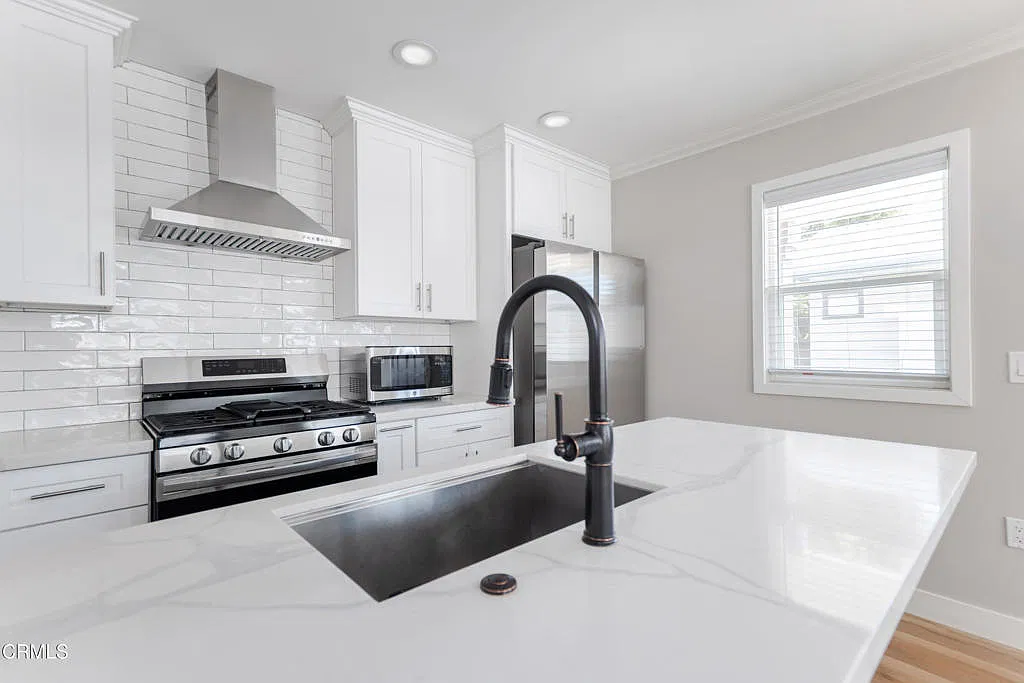 2 bed, 1.0 bath, 750 sqft, $2,900 — Photo 3