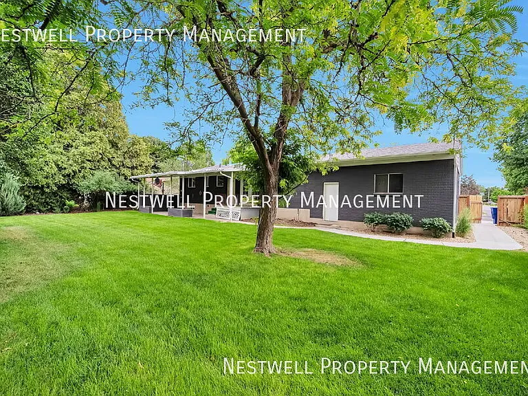 1335 E Maplewood Dr — Photo 25