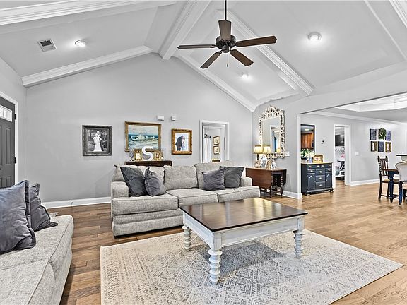 3rd image of 810 Cotswold Way
