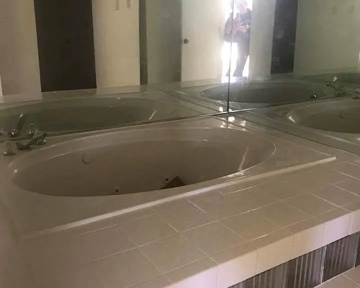 jacuzzi tub