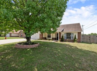 2286 E Cottonwood Ave, Fayetteville, AR 72701