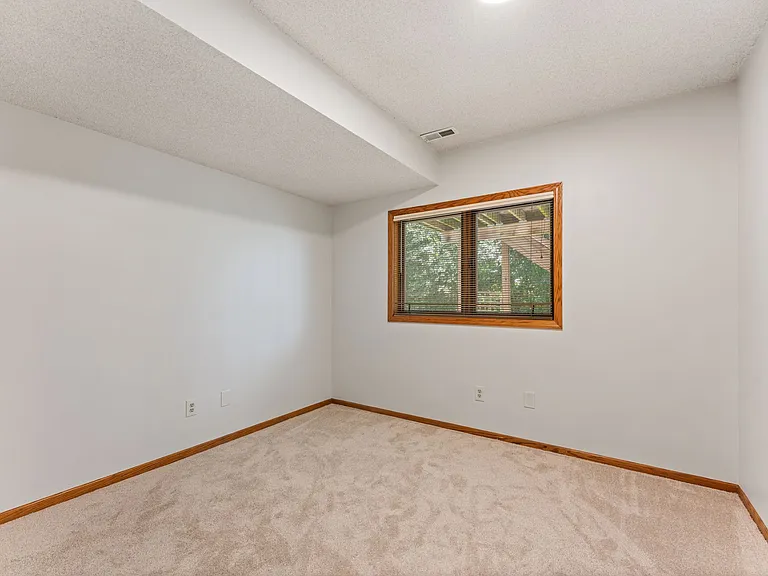 15465 Sussex Dr — Photo 19
