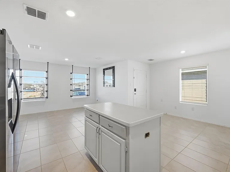 6739 Coulter Dr — Photo 5